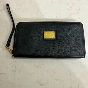 Kenneth Cole black zippered wallet, like new